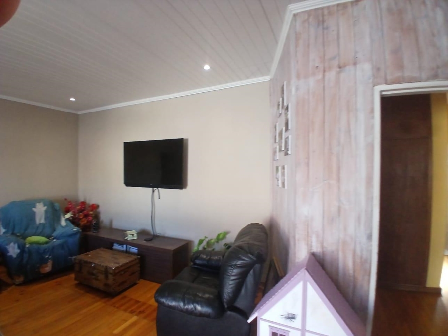 4 Bedroom Property for Sale in Avondale Western Cape